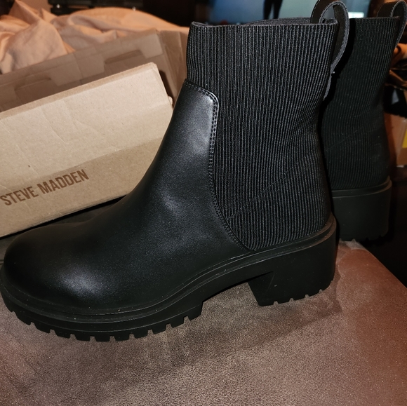 Steve Madden Women's Holley Ankle Boot Fits like a 12, but is marked size 13 - Picture 3 of 8